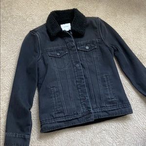 Old Navy Women’s Sherpa lined Jean Jacket XS